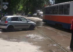 Дороги в районе Октябрьской площади Таганрога затоплены