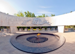 Часть мемориала «Павшим воинам» в Ростове обрушилась