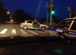 В Таганроге за ночь два автолюбителя встретились с «непреодолимым препятствием» на дороге
