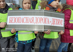 ПДД надо обучать с детства: юные таганрожцы поучаствовали в акции «Безопасная дорога детям»
