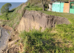 «Приехали, посмотрели и пропали» – жилье жителей Петрушино вот-вот свалится в обрыв