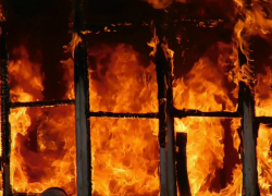 В Таганроге на Итальянском переулке произошел пожар