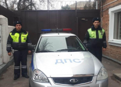 Сотрудники ГИБДД помогли спасти людей в пожаре под Таганрогом