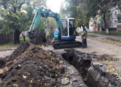 В Таганроге на улице Дзержинского опять отсутствует в кранах вода
