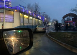 Кто сильнее в Таганроге: машина или трамвай?