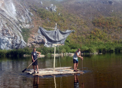 Подростков на самодельном плоту унесло в Таганрогский залив
