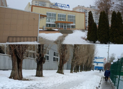 «Приходится идти по колдобинам»: таганрожцам объяснили, почему не чистят дорогу к «Дельфину»