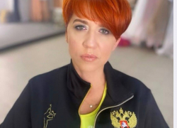 Воспитанницы СШ№3 и их родители поздравляют с днем рождения тренера Юлию Владимировну Кудрявцеву