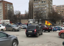 Молчаливый автопробег с политическим привкусом не смог привлечь внимание таганрожцев