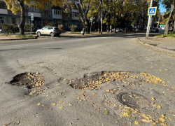 Чуть не порвал колесо: таганрожец предупреждает водителей об опасной яме на дороге