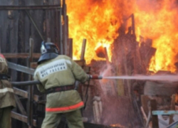 В Таганроге случился пожар в летней кухне