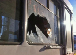 Хулиганы, бросившие в трамвай  бутылку, задержаны в Таганроге 