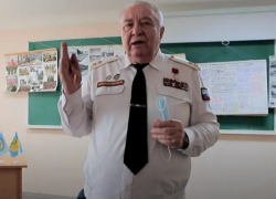 Герой СССР Владимир Неверов, имя которого хотят дать школе, презентует в Таганроге свою книгу