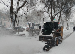 Снегоуборочная техника вышла на улицы Таганрога