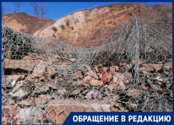 Среди бела дня в Таганроге воруют камни, укрепляющие берег