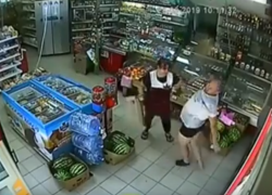 В последний день августа таганрожец отплясывал в магазине, пока его не выгнала суровая продавщица