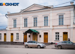 Глава администрации пообещал за 3 года отремонтировать фасад театра