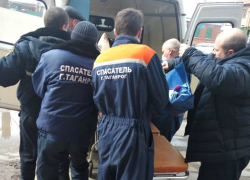Таганрогские спасатели пришли на помощь пожилой женщине