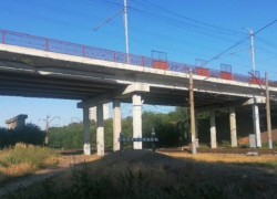 «Мухи и антисанитария»: таганрожцы просят срочно навести порядок в сквере у Бакинского моста