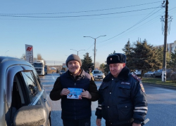 Сотрудники ГАИ тормозили водителей, чтобы поздравить