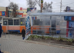 В Таганроге вновь старый трамвайчик  задымился на ходу