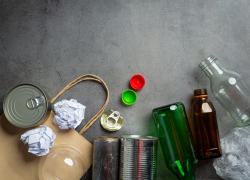 Гора мусора после праздников: таганрожцы оставили городу "новогодний подарок" 