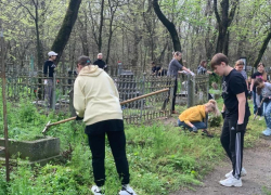 На Старом кладбище Таганрога состоялся субботник 