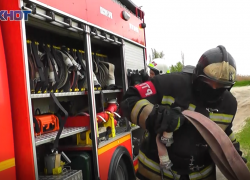 Таганрогские службы спасения объединились в момент ландшафтного пожара