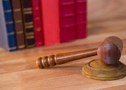 Работодатель таганрогского ООО незаконно привлёк к трудовой деятельности бывшего госслужащего 