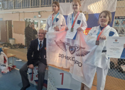 Юные каратистки из Таганрога завоевали весь пьедестал на турнире