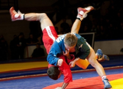 12 медалей привезли Таганрогу юные самбисты