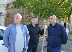 Более 100 человек, включая главу администрации Таганрога,  участвовали в субботнике «первой трамвайной» линии