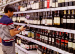 В Таганроге поймали владельца магазина, который торговал алкоголем 23 мая