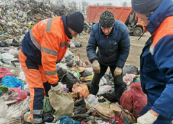 Кошелек жительницы Покровского нашли в горе мусора