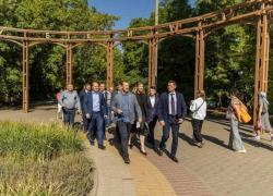 В Таганроге по мастер-плану от ДОМ.РФ проводится благоустройство исторической рощи «Дубки»