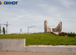 На мемориале Славы на Самбекских высотах в Таганроге приостановили реставрацию