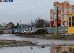 К детскому садику, построенному по ул. Адмирала Крюйса, хорошей дороги не предвидится