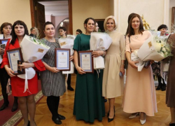 В преддверии Дня матери в Таганроге поздравили многодетных матерей