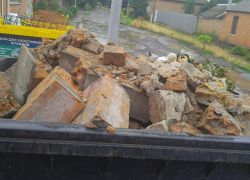  Штраф до 5 тысяч рублей грозит тем, кто складирует строительный мусор у контейнера