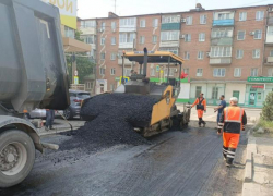  В Таганроге ремонтируют дороги даже в праздники