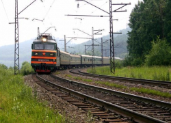 Погибший на железнодорожных путях под Таганрогом мужчина остается неизвестным 