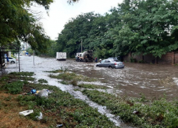 Благодаря проливному дождю и отсутствию ливневок Таганрог превратился в Венецию