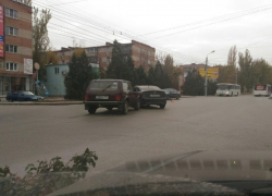 В Таганроге на улице Дзержинского произошло ДТП
