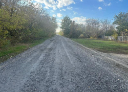 В хуторе под Таганрогом отсыпали дорогу, но асфальтировать не планируют