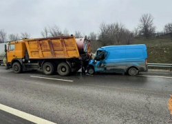 Водитель погиб в жутком ДТП с грузовиком на трассе Ростов-Таганрог