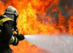 Пожар в Таганроге в многоэтажном доме напугал жителей