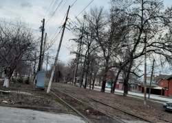 Нависающий электростолб и рассыпающийся трамвай – опасности трамвайного движения Таганрога
