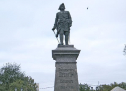 352 года со дня рождения основателя Таганрога императора Петра I