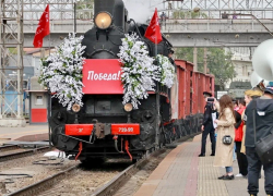 «Победа» на ретро-поезде: директор музея им. Дурова проехал тысячи километров в честь 9 мая