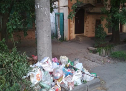 Жители по переулку Смирновскому в Таганроге не могут дождаться от властей контейнера